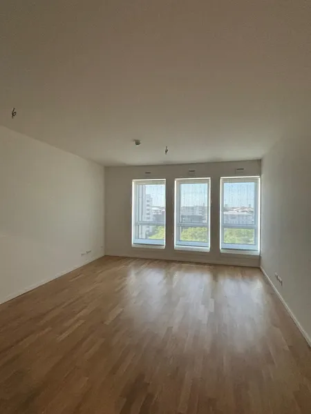 Großzügige 2-Zimmer-Wohnung über den Dächern der Stadt — photo 1